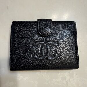 CHANEL Authentic Black Caviar Bi-Fold Wallet